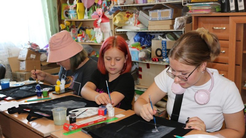 Дороховчане учились росписи по ткани в ДК