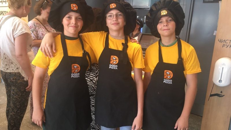 Воспитанники клуба «Каникулы в Молодежке» участвовали в мастер-классе по приготовлению пиццы