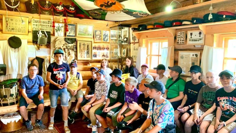 Воспитанники клуба «Каникулы в Молодежке» побывали военно-историческом поселении «Доронино»