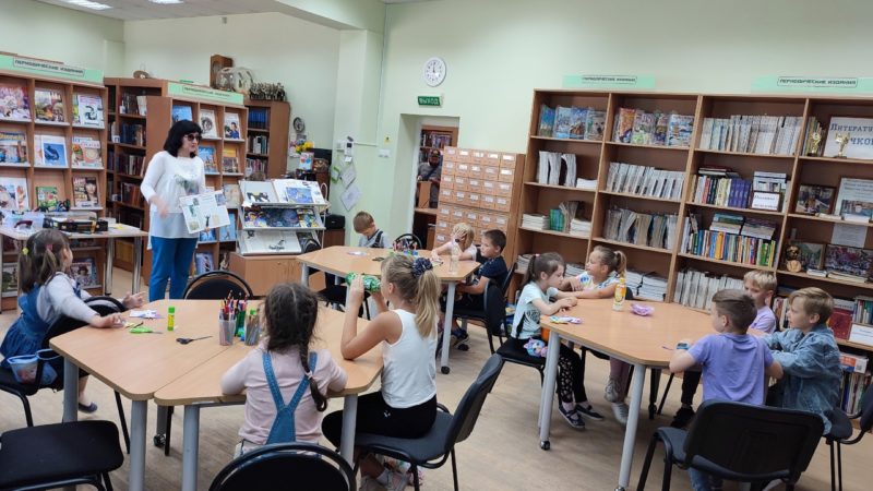 Юные тучковцы изготовили поделки «Терешкова в космосе»