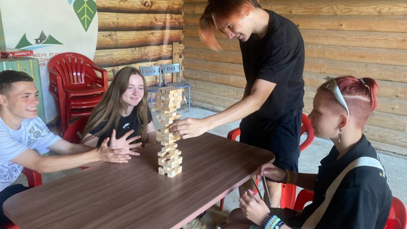 На Городке играли в «Дженгу»