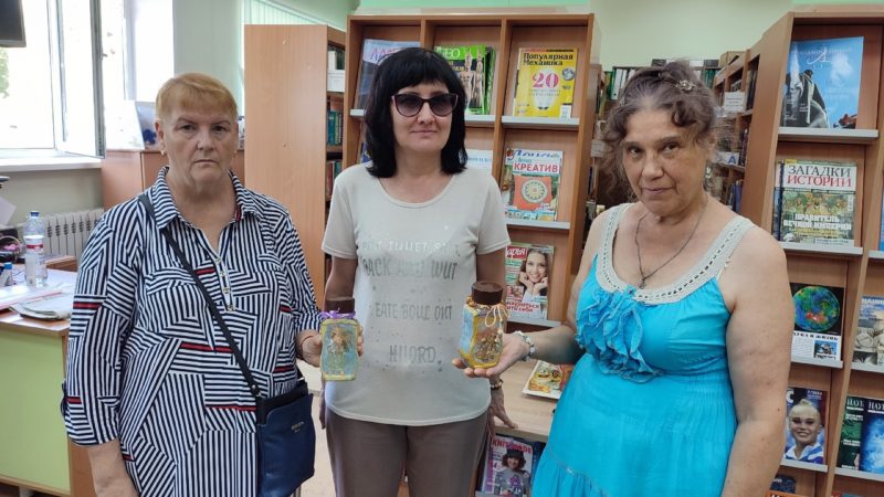 Тучковские рукодельницы дали вторую жизнь банкам из-под кофе