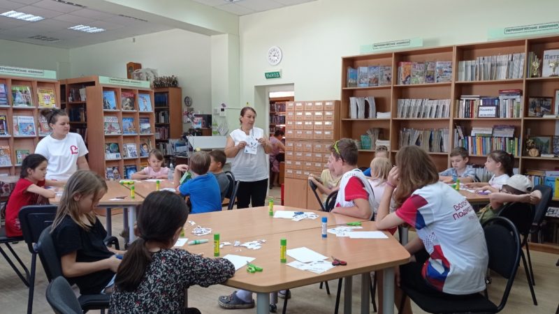 Тучковские ребята делали открытки для тех, кто спасает жизни