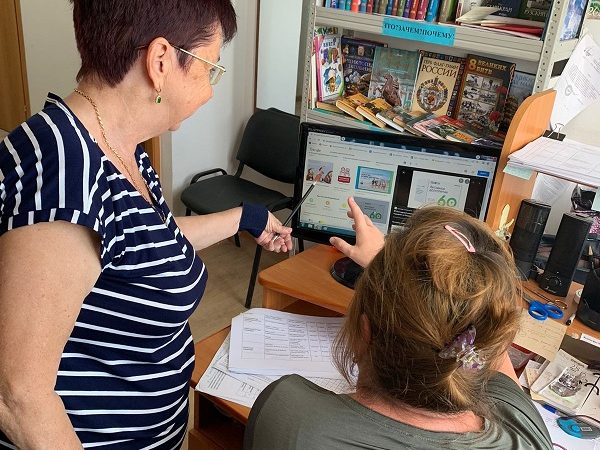 Нововолковские пенсионеры учились работать с текстом на компьютере