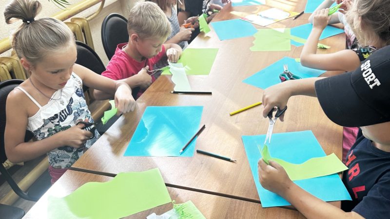 Беляногорцы мастерили лесную поляну