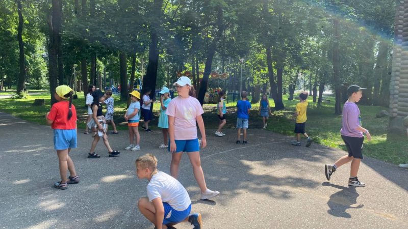 На Городке играли в «Красный-зеленый»