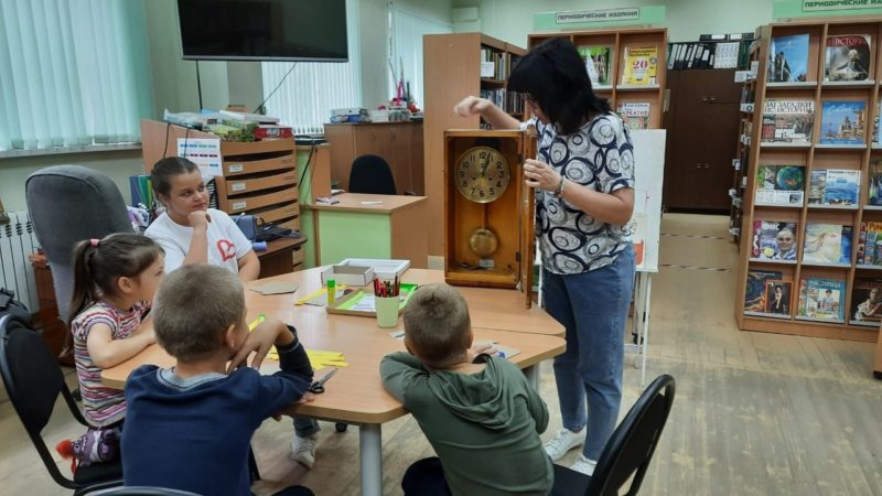 В Тучковской библиотеке – мастер-класс «Часы с кукушкой»
