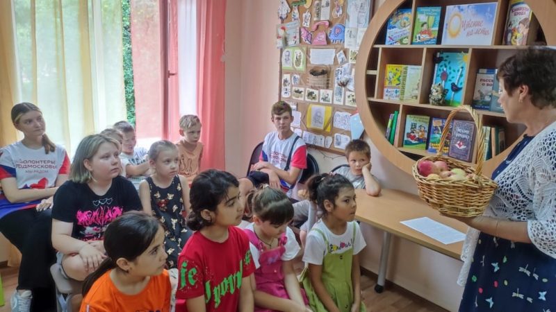 В Тучковской библиотеке – познавательный час «Яблочный спас»