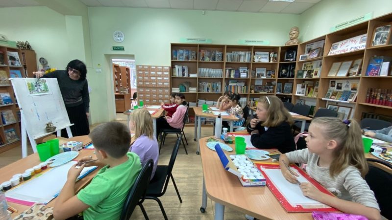 В Тучковской библиотеке изображали енотов