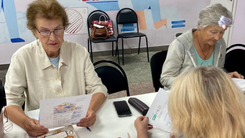 Долголетов приглашают на английский язык