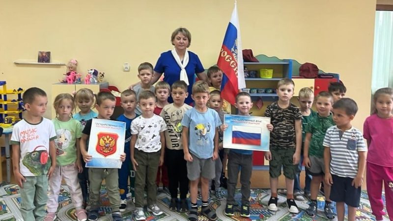 Колюбакинским малышам читали поучительные сказки