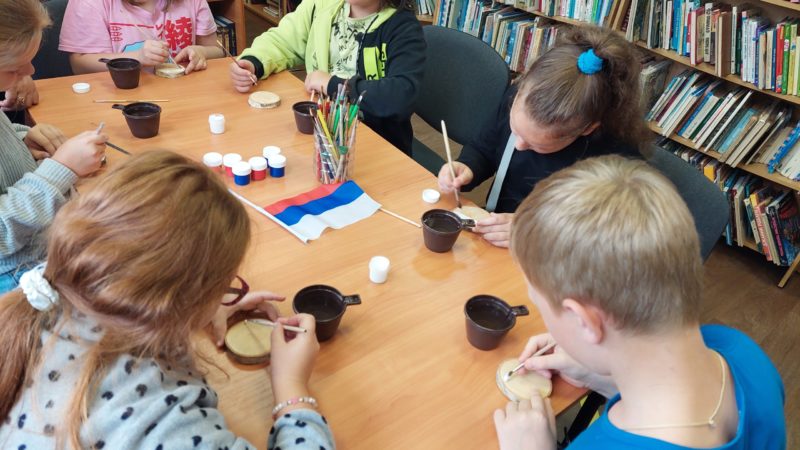 Дороховчане рисовали на березовых спилах