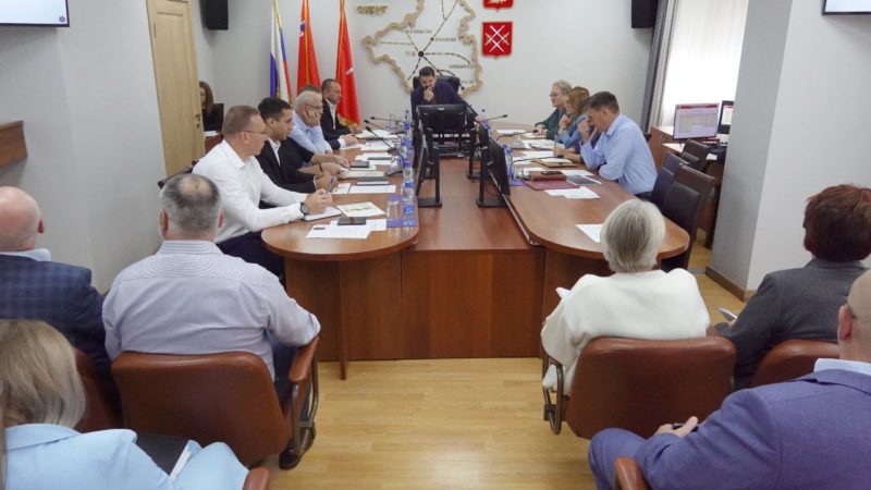 На оперативном совещании обсудили вопросы с мусором и большегрузами