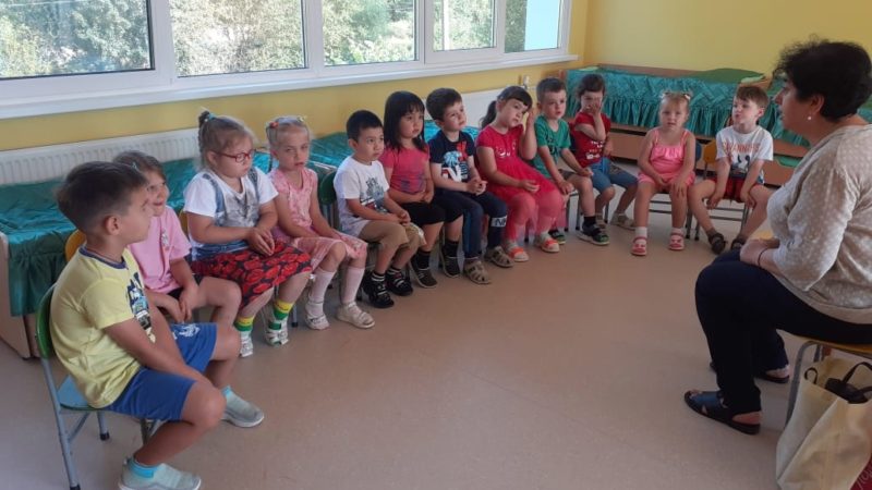 Дороховские дошкольники слушали сказки и играли в куклы-рукавички