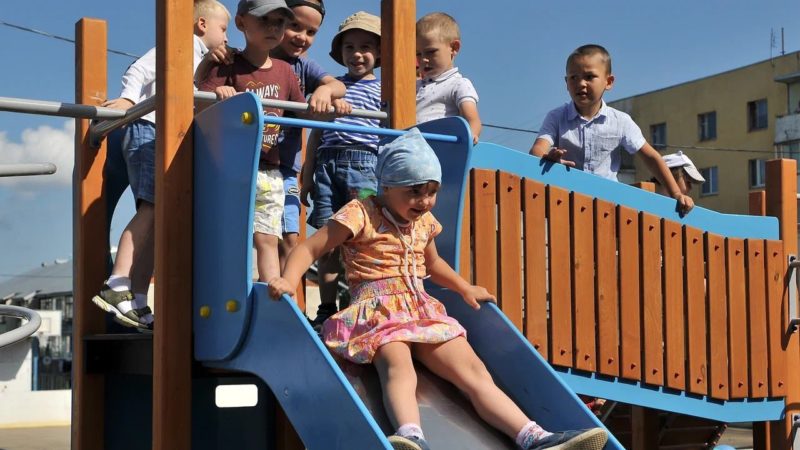 Торжественно открыта после реконструкции детская площадка в Нестерово