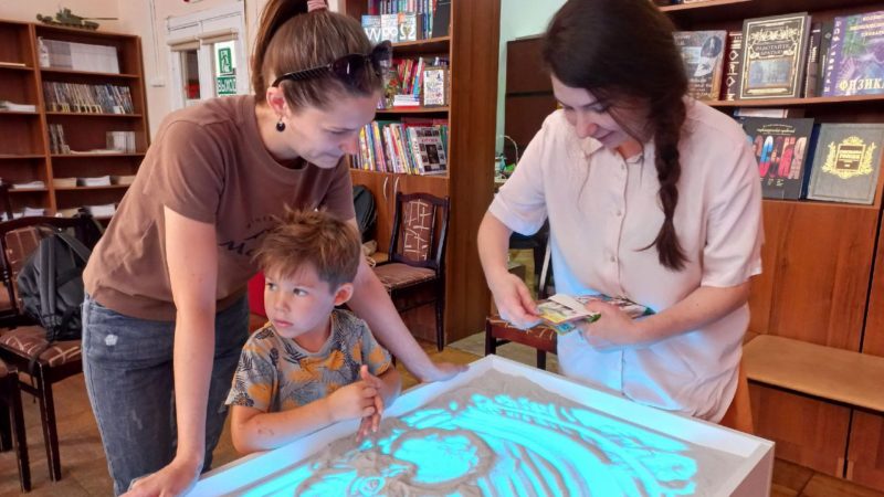 В Рузской библиотеке – песочные сказки