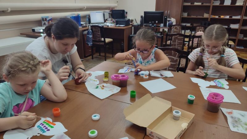 В Рузской библиотеке делали бумажных бабочек