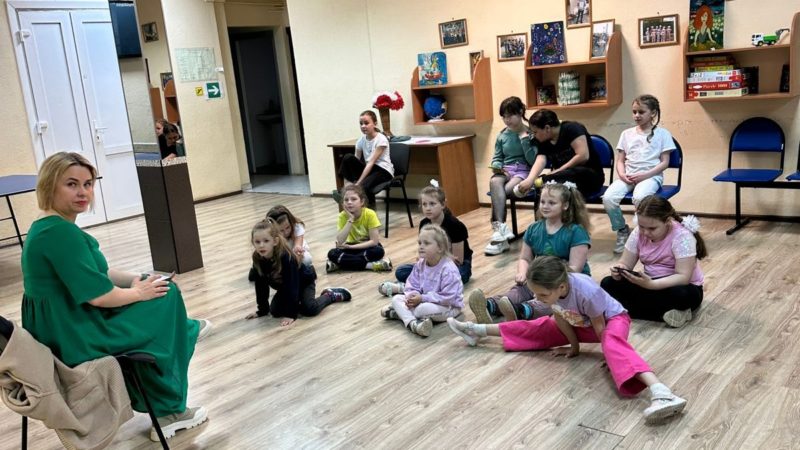 Беляногорцам показали упражнения для развития музыкальных способностей