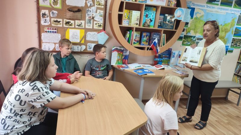 В Тучковской библиотеке отметили День российского флага