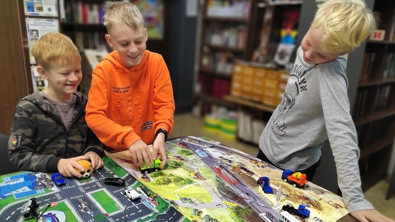 В Краснооктябрьской библиотеке построили целый город