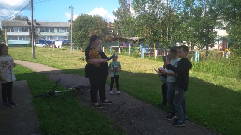 В Орешках – встреча детворы с библиотекарем