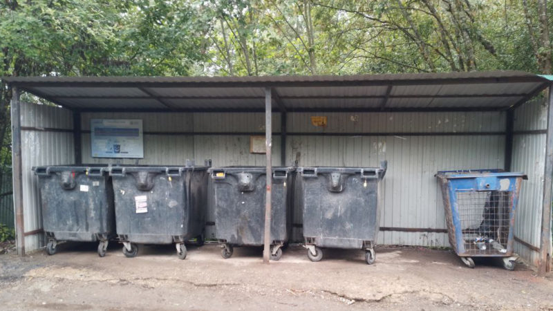 В Рузском округе убирают мусор на контейнерных площадках