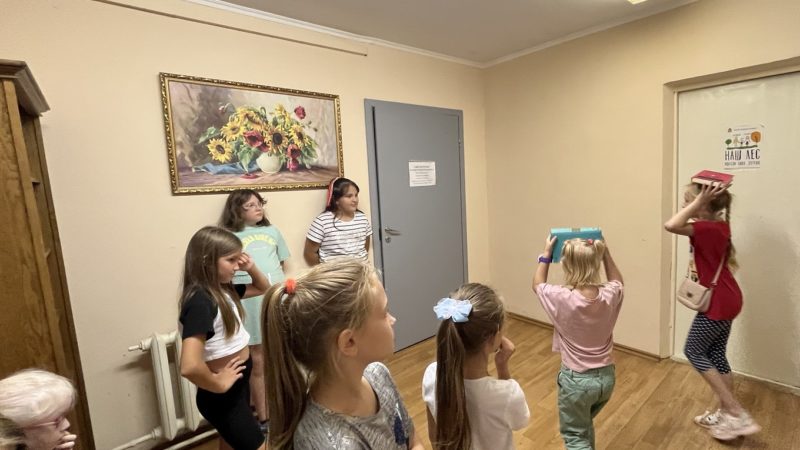 Старорузские школьники на скорость собирали рюкзаки