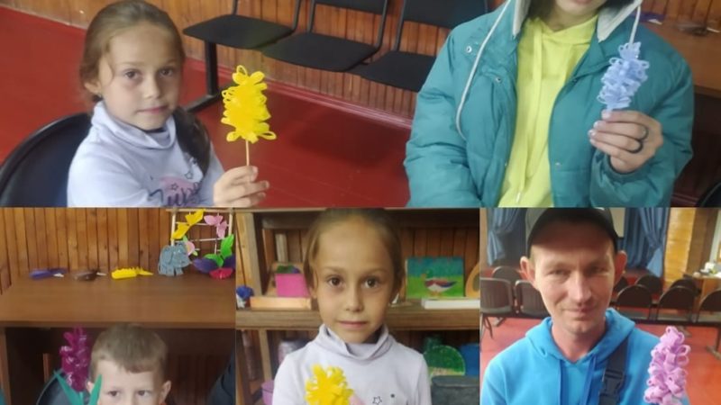 Богородцы мастерили необычные цветы