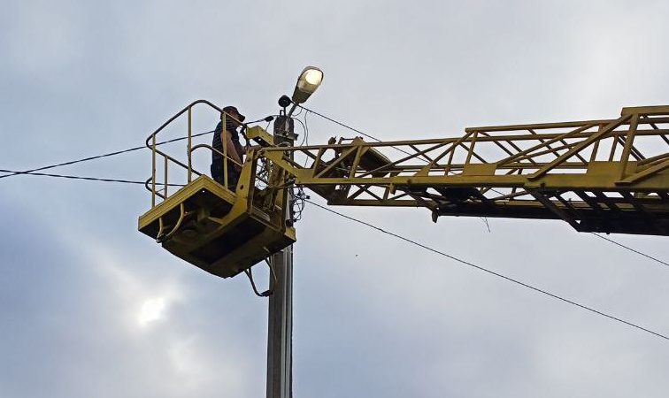 В Рузском округе ремонтируют уличное освещение