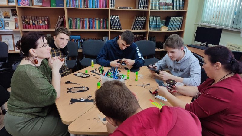 «Осенний ежик» – мастер-класс в Тучковской библиотеке