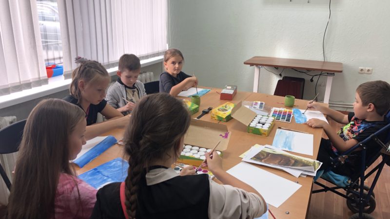 В Тучковской детской библиотеке рисовали осень