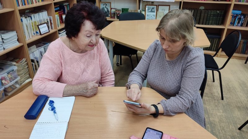 «Подружиться» со смартфоном – в Тучковской библиотеке