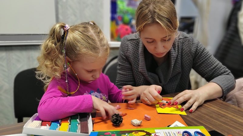 Взрослые и дети творили красоту в Краснооктябрьской библиотеке