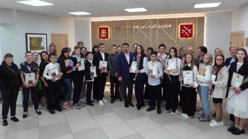 Николай Пархоменко поздравил юных ружан с получением паспорта