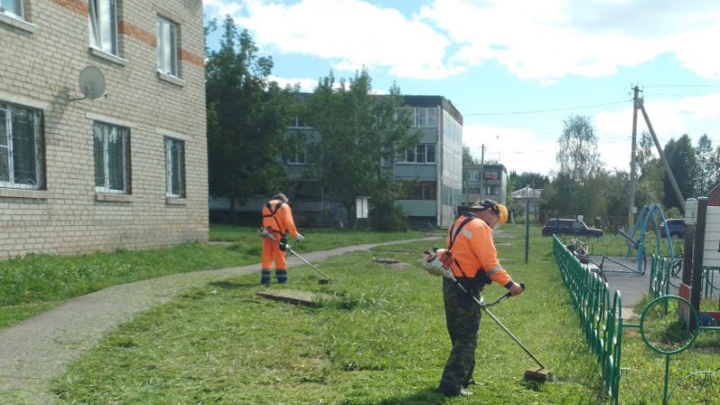 В Рузском округе окашивают газоны