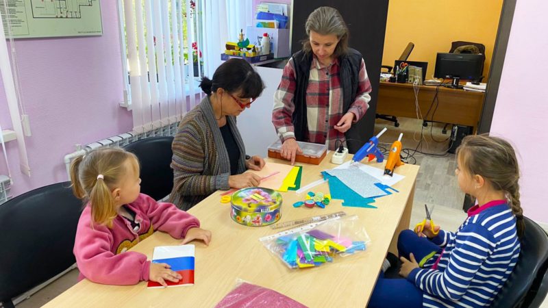 Горбовцы мастерили поделки из фоамирана