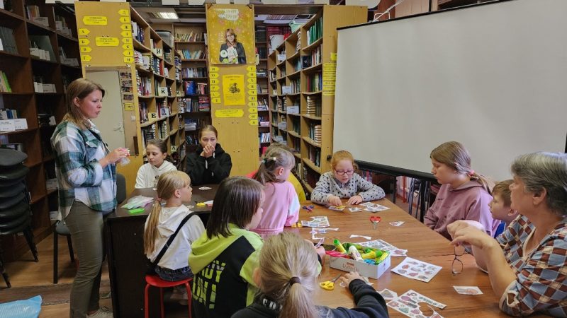 Юные дороховчане делали алмазные картинки