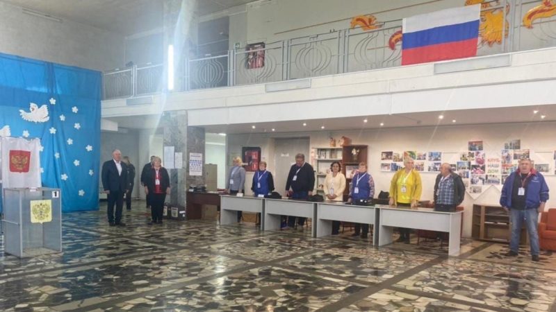 Депутат Владимир Бурмистенков проголосовал на участке в Лидино