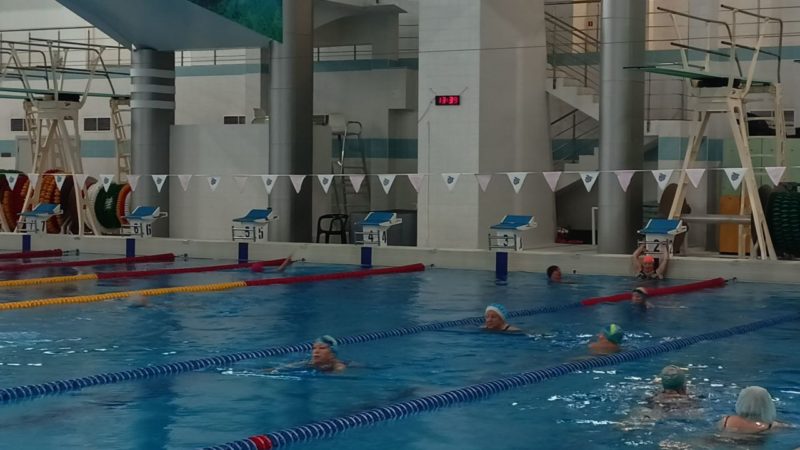 Долголетов приглашают в бассейн