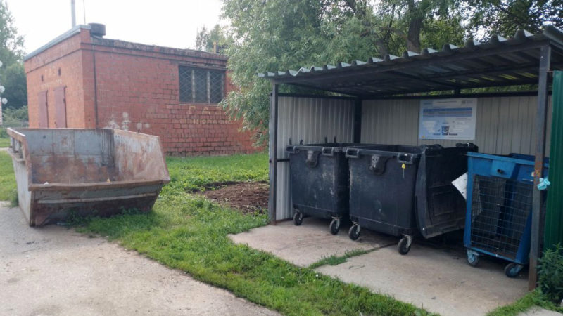 В Рузском округе убирают мусор на контейнерных площадках