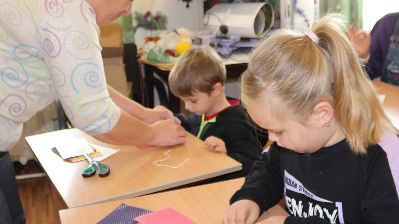 Дороховчане делали свечи из вощины