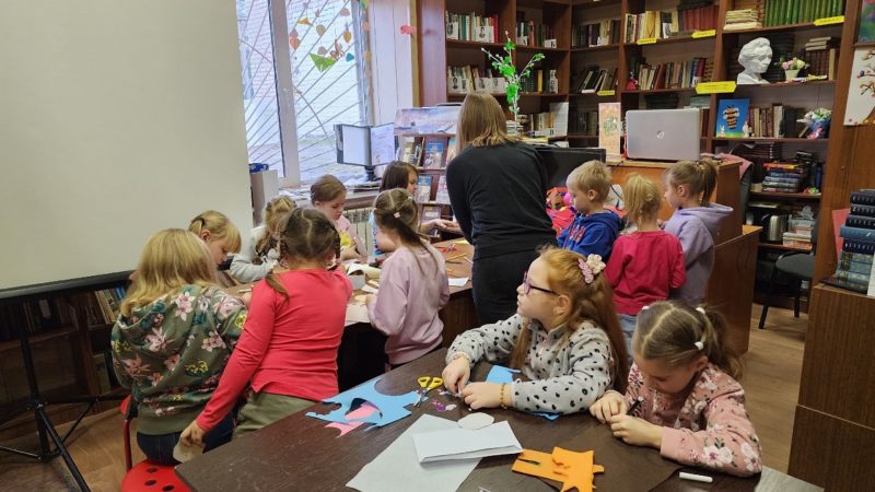 В Дороховской библиотеке играли и мастерили Винни-Пуха