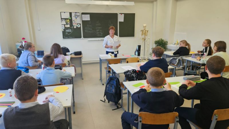 В школе Сытьково – мастер-класс ко Дню пожилого человека