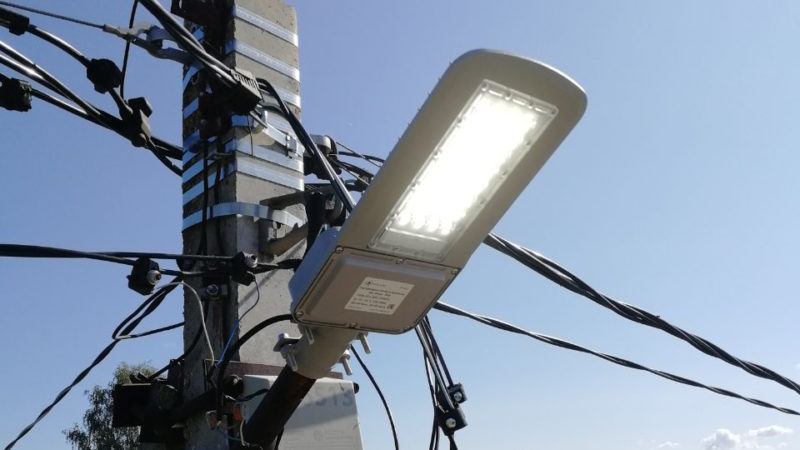 В Рузском округе меняют лампы в фонарях