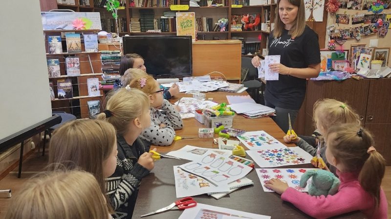 В Дороховской библиотеке делали авторские открытки