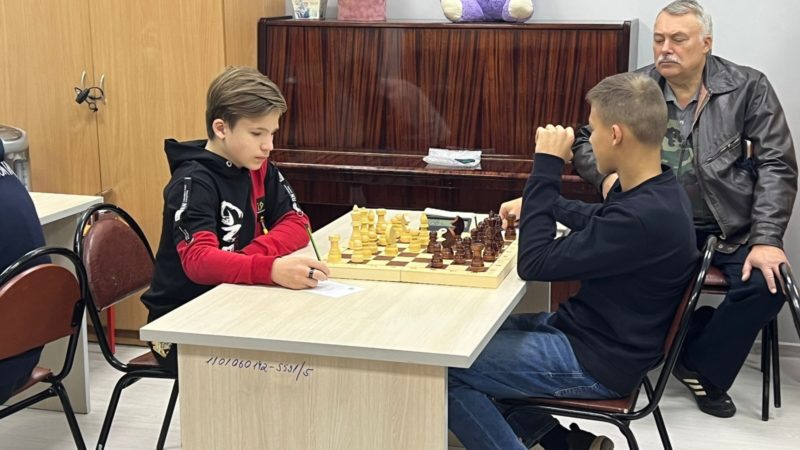 В Молодежном центре сражаются шахматисты