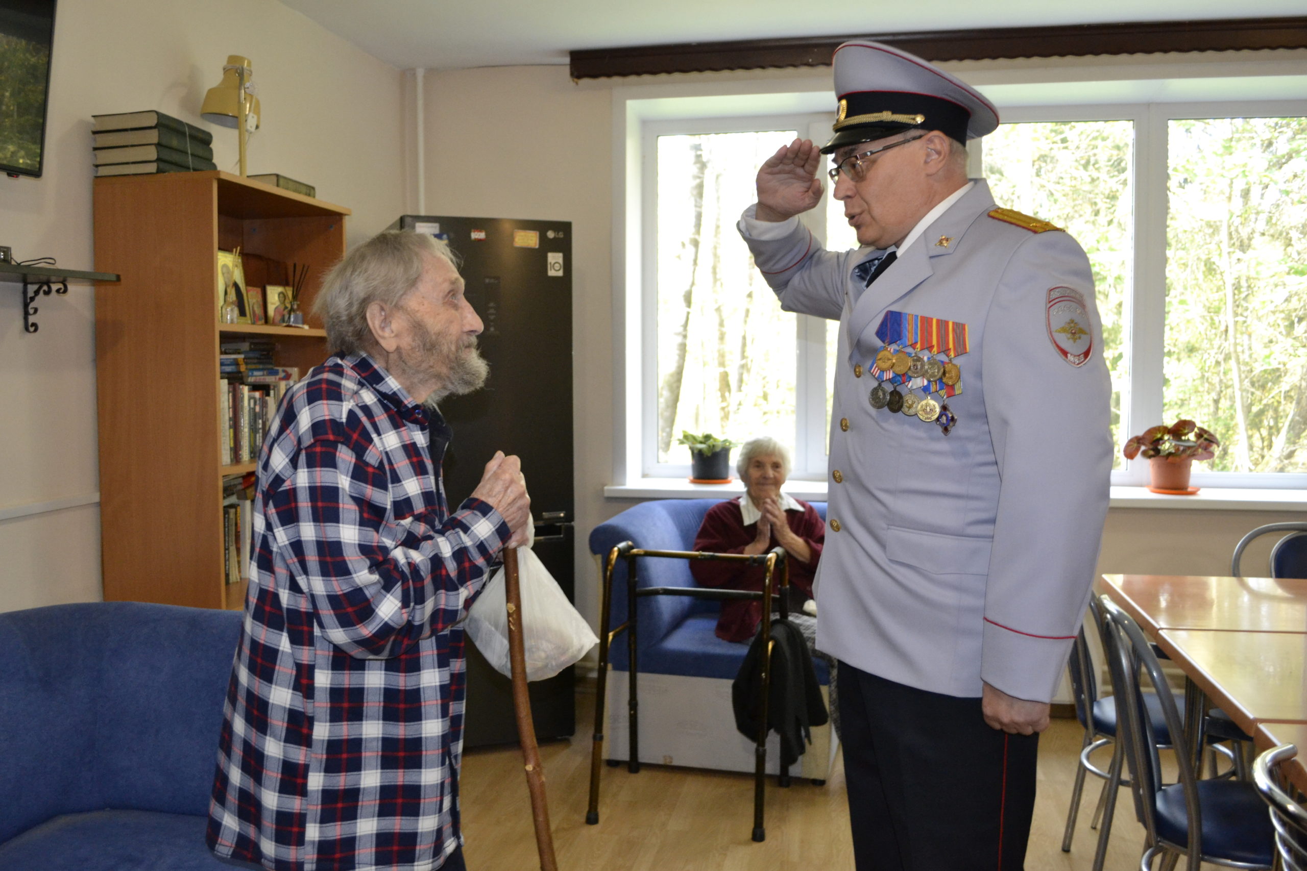 Ветераны рузской милиции поздравили со 101-летием ветерана Великой  Отечественной войны Евгения Дурасова | 05.10.2023 | Руза - БезФормата