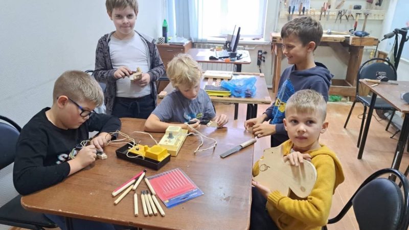 Тучковцы учились пилить и сверлить