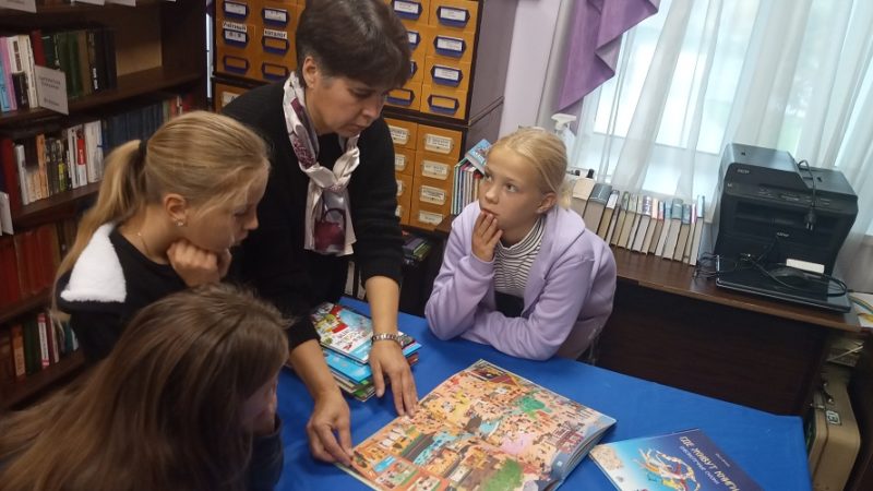 В Колюбакинской библиотеке ребята мастерили книги сами