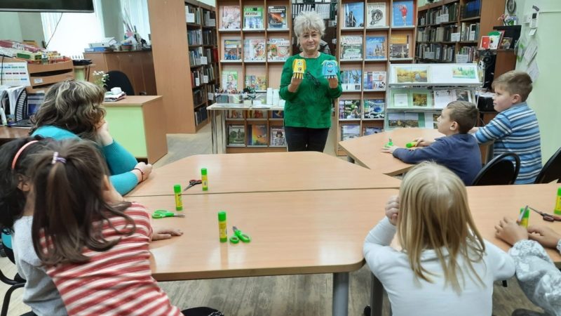 Тучковские ребята сделали себе бумажных друзей